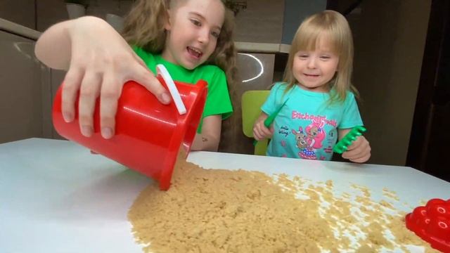 Челлендж Маша шутит с мамой и песком из печенья смотреть онлайн
