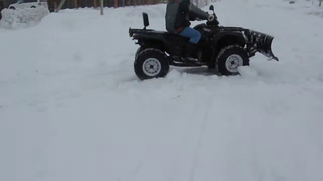 Квадроцикл со снегоуборочным отвалом смотреть онлайн