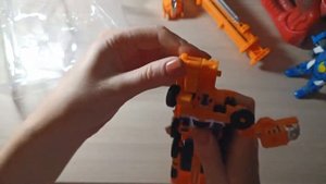 Робот трансформер. трансформируется в строительную технику  ?️