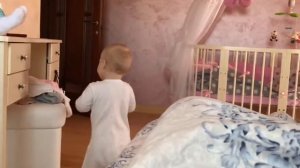 Ребёнку 1 год, смешная малышка