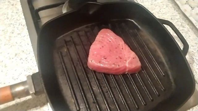 Как приготовить стейк из ТУНЦА. How to cook TUNA steak. смотреть онлайн