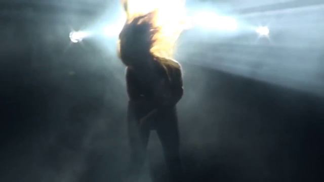 Simone Simons (Epica) headbanging on Unchain Utopia смотреть онлайн
