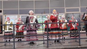 Под окном широким .. вишня белоснежная цветет.