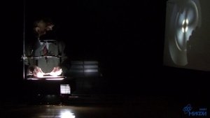 48. Волны и оптика. Анизотропное вещество между поляризаторами: болванка диска.mp4