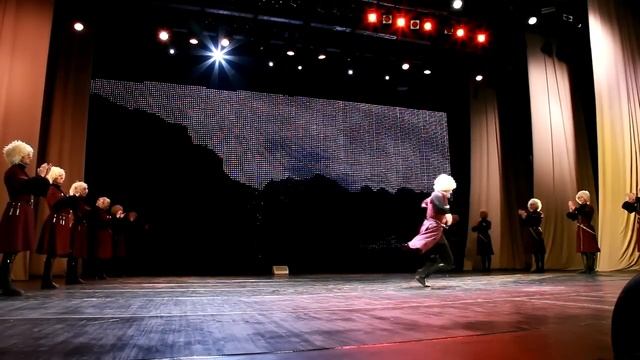 Горский женский танец грузинский. Танец анатолийских черкесов. Осетия ансамбль горец. Горский танец грузинский. Ижевск ансамбль серпантин 69 школа.
