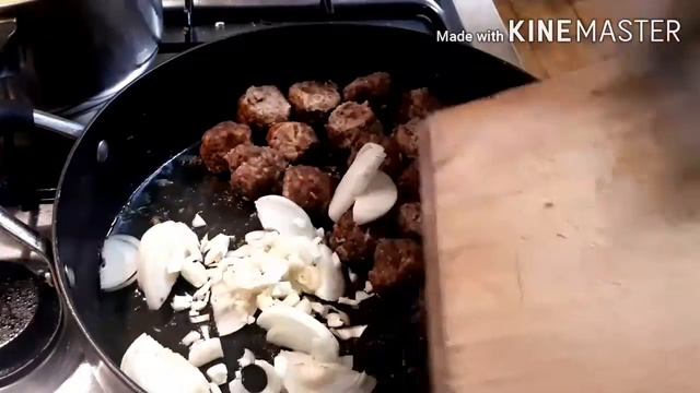 SPAGHETTI MEATBALLS SAUS BOLOGNESE | YUMMY | MASAKAN RUMAHAN RASA RESTAURANT смотреть онлайн