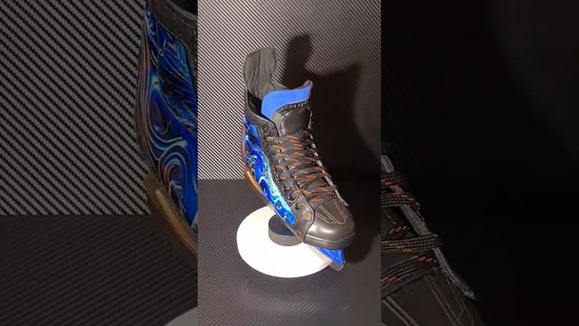 Подарочные кастомные хоккейные коньки с индивидуальным дизайном от V76. Сделано в РОССИИ!