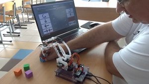 Конструктор RoboIntellect - робот манипулятор. Маленький обзор