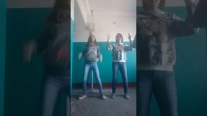 Сами придумали танец под песню фиолетово