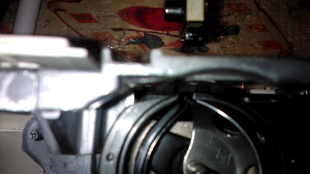 Игла бьет в челнок. Швейная машинка Brother PS-35 смотреть онлайн