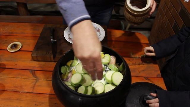 ЖАРКОЕ из Петуха с Белыми Грибами в Чугунке в Печи.