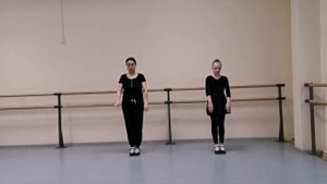 Экзерсис у станка в народно-сценическом танце. Принципы сочинения комбинации.