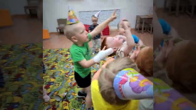 Поздравляем 🥰🌞с днём рождения озорных и весёлых мальчишек! смотреть онлайн