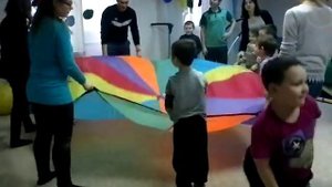 Дети с ОВЗ. Групповая игра с парашютом "ВВЕРХ-ВНИЗ"