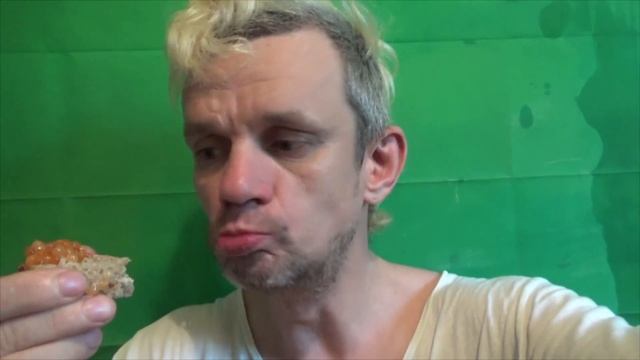 перекус хлеб с красной икрой