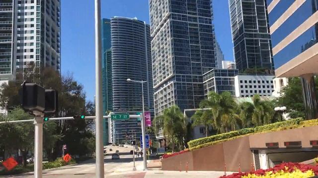 Прогулка по Брикель авеню, любимая кофейня смотреть онлайн