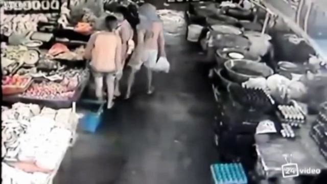 Девушка ответила парню который ее облапал ))) смотреть онлайн