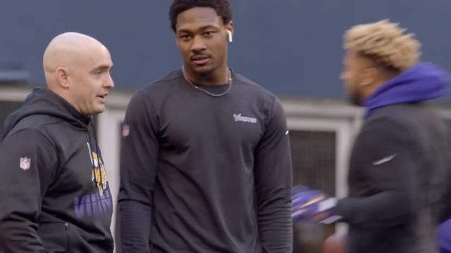 Cardinals Flight Plan: Rising Stock смотреть онлайн