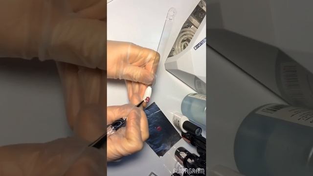 Дизайн Розы гель лаком кошачий глаз фирмы vogue