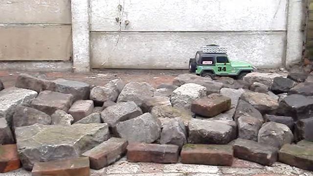 Testing some RC trail rigs in the backyard !! RC4WD