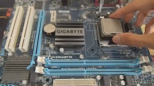 Как установить процессор Intel на материнскую плату? #НДБ2 #Сборка #ПК