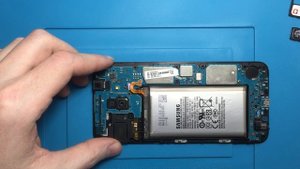 Замена аккумулятора / Samsung A6 Plus (A605) / замена батареи