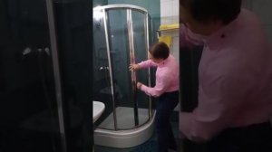 Дешёвый душевой угол.