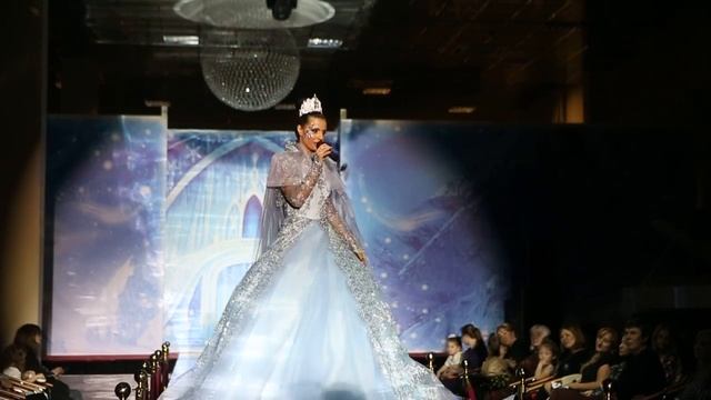 Первая красавица страны Надежда Лысенко на Балу TOP SECRET kids смотреть онлайн