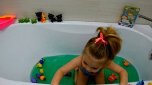 Пробуем GLIBBI SLIME! Желейная ванна! Зеленая слизь!