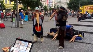 Индианска музика на спирка "Ангел" на метрото в Прага