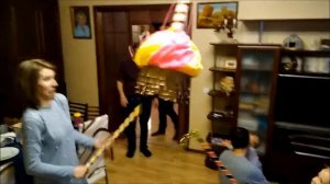 ПИНЬЯТА. Pinata. Разбиваем пиньяту Кекс