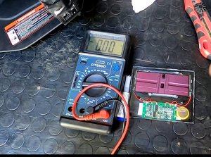 Светофильтр для сварочной маски он не сломался! Не нужно его разбирать для замены элемента питания!