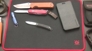 EDC на ключах / фонарик Fenix E05, нож Ruike S31, зажигалка Big / Наключный ЕДС