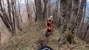 Жесткая эндуро катка с парнями из эндуро синдиката.