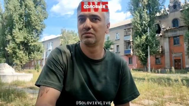 Лидер питерской рок-группы вывозит раненых с поля боля
