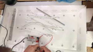 На 43" ЖК телевизоре AOC LE43M3570 сгорела LED подсветка. Экран загорается и тухнет. Ремонт.