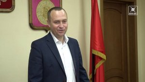 Детям-сиротам вручили сертификаты на жилище. Теперь они сами могут выбрать себе квартиру