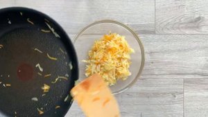 Капуста, морковь, яйца, мука. Капустный пирог на сковороде. Вкусно и доступно.