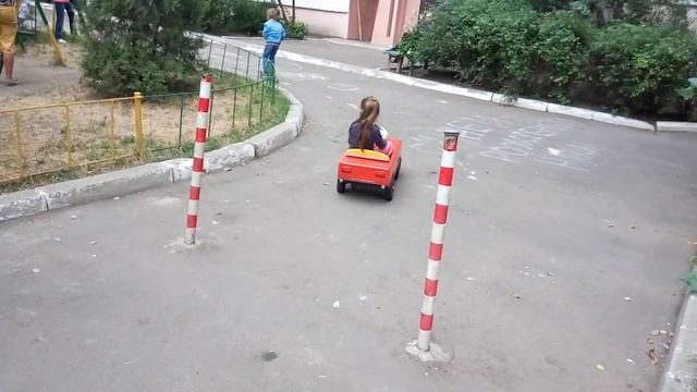 Ретро электромобиль для детей