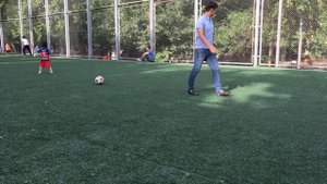 Дети играют в Футбол