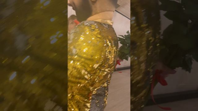 ОТЛИЧНОЕ ПОЗДРАВЛЕНИЕ ДЛЯ ПРЕКРАСНОЙ ЮБИЛЯРШИ#иванмедведев#басков#халустян#shorts