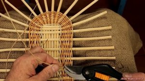 Как сплести КОРЗИНУ СУНДУЧОК с крышкой с двумя ручками из лозы, ивового прута часть-2