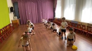 Физкультурное занятие в средней группе.
