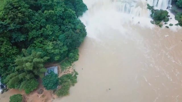 Водопады. Лучшая подборка водопадов с высоты птичьего полета. Красота природы. смотреть онлайн