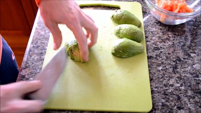 Салат из авокадо с тунцом смотреть онлайн