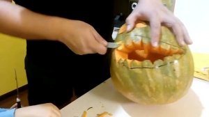 Как вырезать тыкву на Halloween