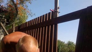 Деревянный забор. Установка штакетника без нитки.