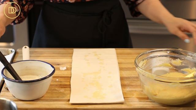 Flogeres: Greek Almond Filled Phyllo Flutes смотреть онлайн