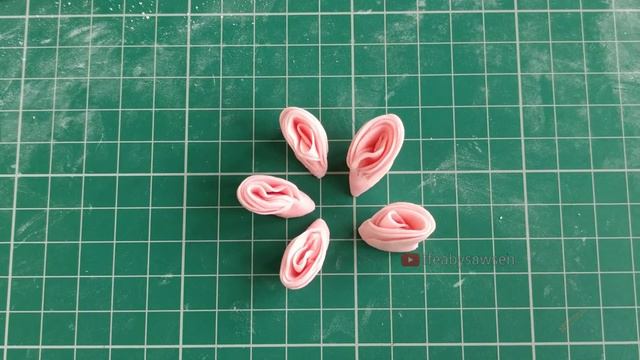 3 Easy  Beautiful sugar roses with the Easiest Rose Cutter Ever - sugar flowers for beginners