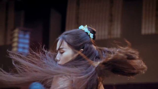 任人嘲諷的功夫小子竟是天下第一斗皇，亮出絕世拳法，一拳把最強者打飛100米！